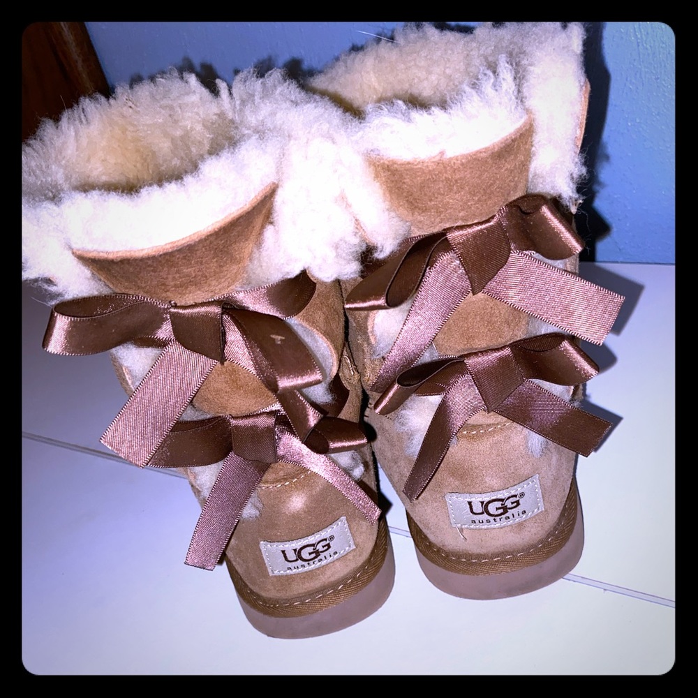 Short Bailey Bow Ugg Boots